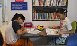 Öğrencilerin gözdesi kütüphane ve kitap kafe