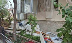 Tahliye kararlı binada balkon çöktü: 1 Yaralı