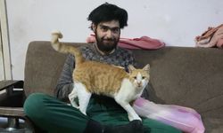 Hatay’da 3 yıldır evden çıkmayan genç, sanal dünyaya gömüldü.
