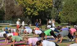 Karşıyaka'da yaza 'yoga' ile veda