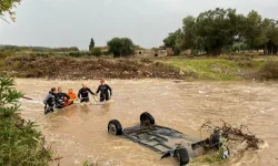 Foça'da yaşanan sel felaketinde bir vatandaş kayboldu!