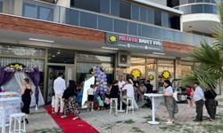 Anne-kız el ele verdi, davet evi kurdular