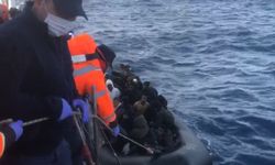 İzmir açıklarında 86 göçmen yakalandı