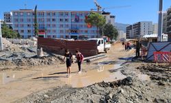 Eğitimde çile: Okullar şantiye, yollar çamur içinde