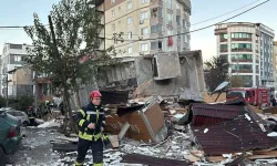 Gebze'deki enkazdan 1 kişi sağ olarak çıkarıldı