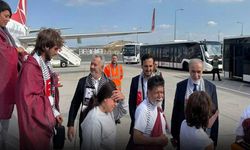 İsrail’in alıkoyduğu Türkler yurda döndü!