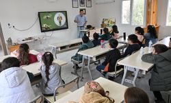 Manisalı öğrenciler arıların önemini öğreniyor