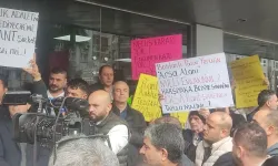 Bostanlı pazaryeri’nde pazarcılardan belediye önünde eylem