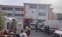 İzmir’de sınıfın içinde yangın tüpü sıktılar