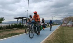Fransız ailenin bisiklet turunda son durağı İzmir oldu