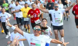 Karşıyaka’da binlerce kişi Ata’dan Ana’ya koştu