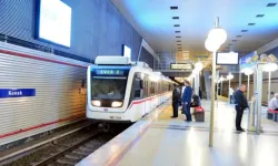 İzmir Metrosu’nda genç yolculara bağırarak gerginlik yarattı