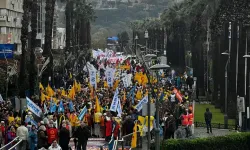 Emekçiler İzmir'de 'Geçinemiyoruz' mitingi düzenledi