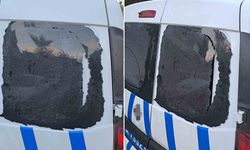 İzmir’de polis aracına saldırı!