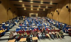 Turgutlu'da minik tiyatroseverlerden 'Ters Yüz' Oyununa büyük ilgi