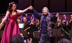 Bedia Akartürk'ten yeni yıl sürprizi