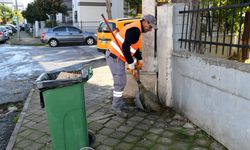 Kuşadası Belediyesi'nden Kadınlar Denizi Mahallesi'nde detaylı temizlik çalışması