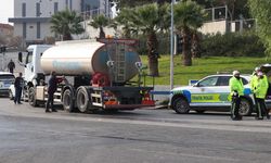 İzmir’de İZSU tankeri kazası: 4 araç zarar gördü!