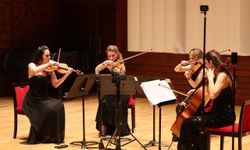 Türk bestecilerinin eserleri İzmir'de ayakta alkışlandı