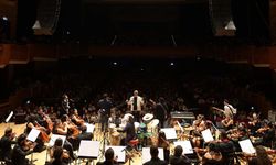 İzmir Oda Orkestrası Latin müzikleriyle dans ettirdi