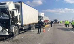 Konya Kadınhanı’nda 4 TIR zincirleme kazaya karıştı