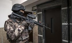 Özel harekat Çeşme'de firari zanlıyı yakaladı