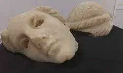 İzmir Metropolis’te 2 bin 200 yıllık tanrıça başı bulundu