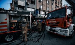 Bornova'da iş hanında kokutan yangın!