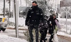 Lapa lapa yağan kar İstanbul'u etkisi altına aldı!