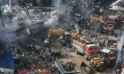 Pakistan'da AVM yangınında bilanço ağırlaşıyor: Ölü kaybı 71'e yükseldi