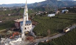 Rize’de cami krizi: Köylüler yeni cami yaptı, eskisi yıkıldı