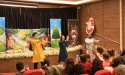 Efeler’de minikler tiyatroyla buluşuyor