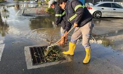 Belediye ekiplerinden fırtına ve yağış mesaisi