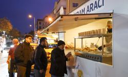 Buca Belediyesi’nden sıcak çorba ikramı