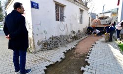 Bornova'da yol seferberliği sürüyor