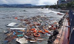 Fırtına ve yağış İzmir’i kilitledi!