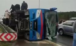 İstanbul’da cezaevi nakil aracı devrildi!