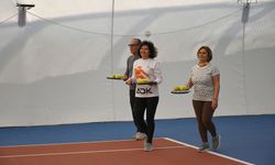 Emekliler file başında: Kuşadası’nda tenis keyfi