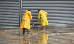 Sağanak sonrası Kuşadası Belediyesi görev başında
