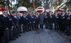 Karşıyakalılar Zübeyde Anne’yi kabri başında andı