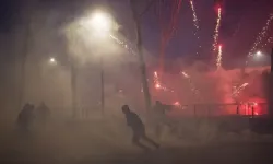 İtalya'da göstericiler polisle çatıştı: 11 polis yaralı