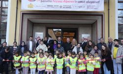 'Sanat İyileştirir' Resim sergisi Açıldı: Çocukların renkleri Feyyaz Alperen'e umut oldu