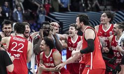 12 Dev Adam zirvede kaldı: FIBA’dan övgü