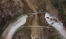 Ödemiş–Turgutlu yolu ikiye böldü!