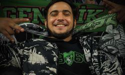 Tribünden düşen genç taraftar hayatını kaybetti