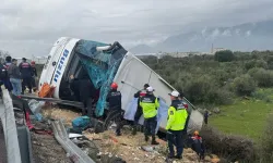 Antalya'da yolcu otobüsü devrildi; çok sayıda yaralı var