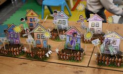 Kuşadası'nda minik eller tasarladıkları evlerin bahçesine tohum ekti