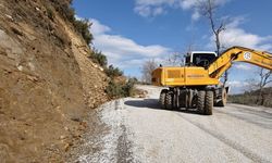 Büyükşehir ekiplerinden Buldan ve Babadağ’da riskli yollarda çalışma