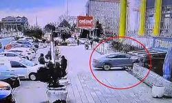 Fren yerine gaza bastı, AVM’ye girdi