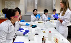 Bornovalı çocukların Kış Bilim Kampı heyecanı